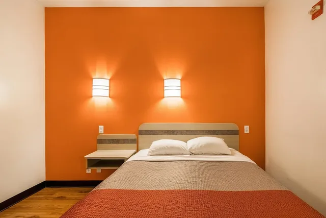 غرفة بسرير كوين، Motel6 Newport, TN 8/9