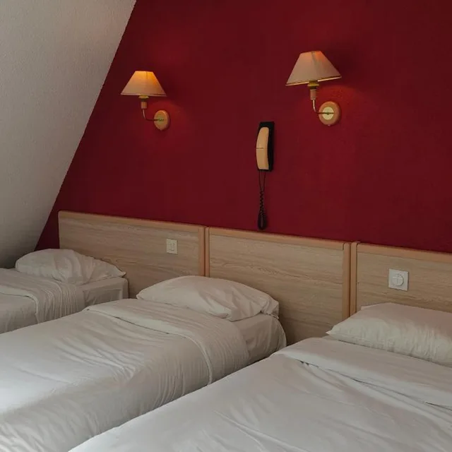 غرفة رباعية، Hotel Corona 3/10