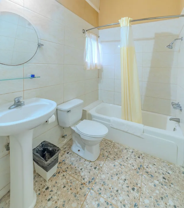 غرفة ديلوكس بسرير كوين وسرير مزدوج، JAMAICA TAMBOO RESORT 5/6
