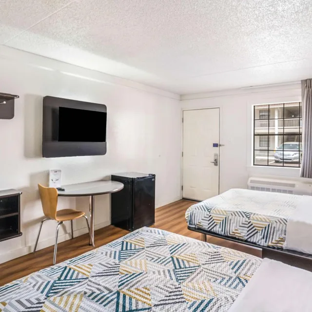 غرفة رباعية للمدخنين لذوي الإعاقة، Motel6 Dallas, TX - Market Center 3/7