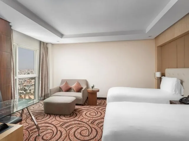 غرفة سوبيريور بسريرين منفصلين بإطلالة على المدينة، فندق ذا فينيو جدة الكورنيش(The Venue Jeddah Corniche) 2/6