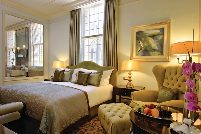 Taj Club, King Bed, Taj Cape Town 1/1