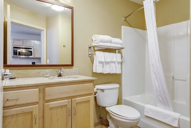 غرفة قياسية بسرير كوين، Candlewood Suites Paducah 4/7