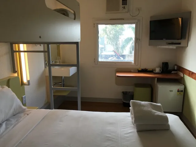 غرفة قياسية بسرير كوين وسرير بطابقين، Ibis Budget St Peters 4/7
