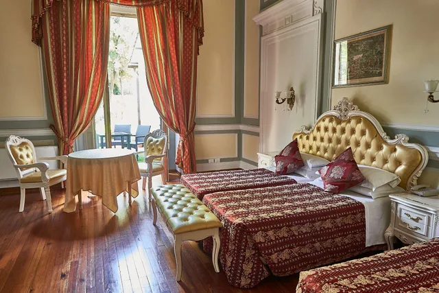 جناح جونيور بسريرين كينج، Villa Royal 3/3