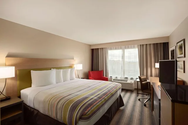 Traditional, King Bed, Accessible, Country Inn Suites By Radisson Seattle Bothell Wa 1/9