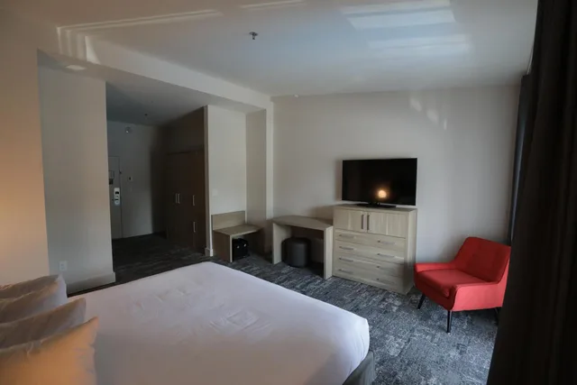 غرفة بسرير كينج بشرفة، Lake Placid Inn Boutique Hotel 2/7