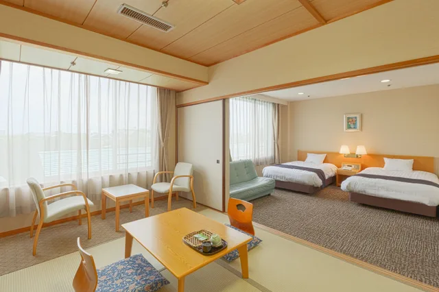 غرفة يابانية غربية بسريرين منفصلين وفرشتي فوتون بحوض استحمام، Kamenoi Hotel Yanagawa (ex Kanpo no Yado Yanagawa) 3/4