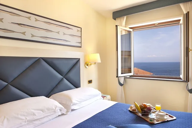 غرفة سوبيريور بسريرين منفصلين بإطلالة على البحر، Del Mare 3/7