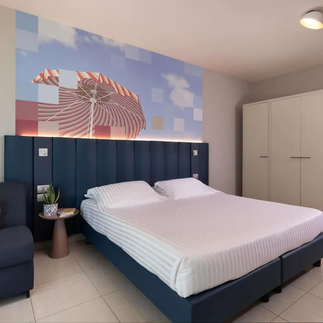 Superior, Double Bed, Lateral Side Sea View, Balcony، MERCURE RIMINI ARTIS 3/10
