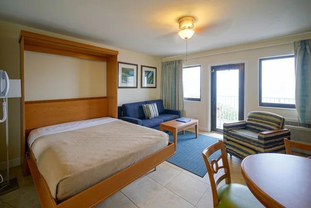 Studio, Queen Murphy Bed, Ocean Front, Kitchen، La Costa Beach Club 1/5