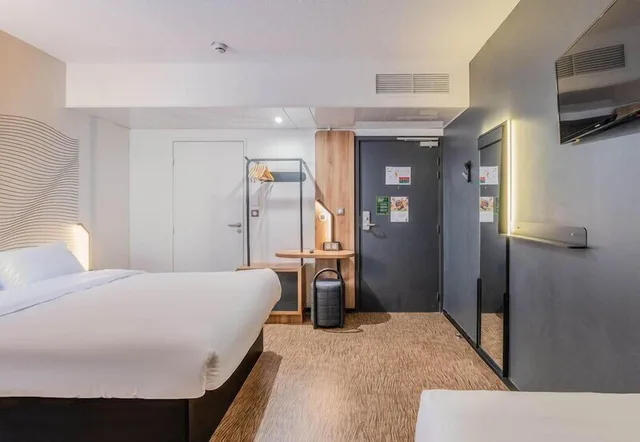 Room, Triple, 1 Double and 1 Single Bed, B&B HOTEL Lyon Centre Perrache 3/4