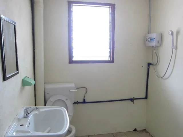 Willies, Cottage, Twin Beds, 3 Bunk Beds, 2 Queen Beds، Mile 36 Lodge 4/4