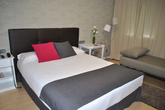 غرفة بثلاثة أسرّة مع سرير إضافي، Junquera Hotel 1/4