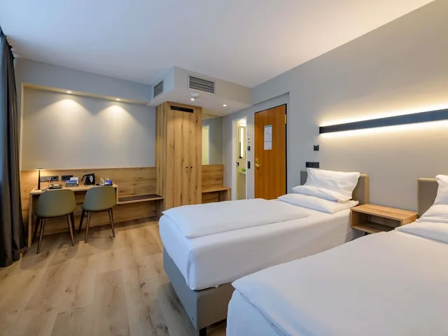 غرفة قياسية بسريرين منفصلين، Mercure Hotel Muenchen Altstadt 3/10