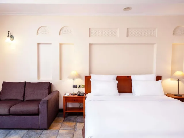 غرفة سوبيريور بسرير كينج بإطلالة على البحر بشرفة، Novotel Al Dana Resort 4/8