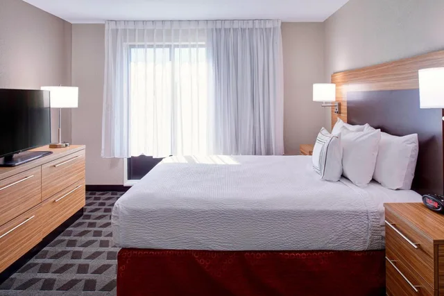 1 Bedroom, Suite, Queen Bed, Sofa, Bathtub, Large, Accessible, Towneplace Suites Richmond 3/3