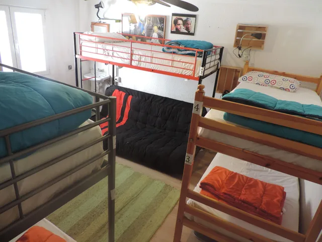 Mixed Dorm, Economy, 6 People, 6 Bunk Beds, Shared Bathroom، Hostal El Cascabel 5/9