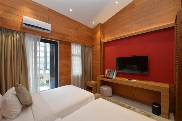 Rose, Queen Bed، The Orchard Hotel Baguio 2/2