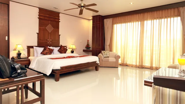 Deluxe, King Bed, Pattaya Loft Hotel 1/3