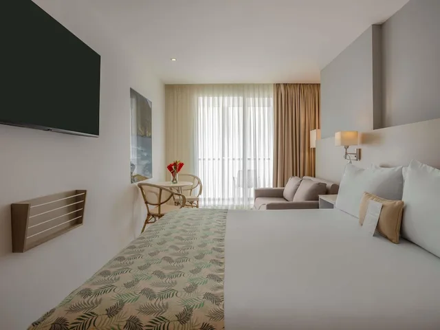 غرفة سوبيريور بسرير كينج مع أريكة، Mercure Santa Marta Emile 4/10