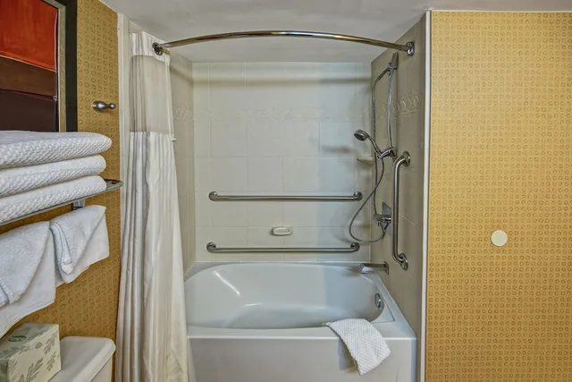 Room, Queen Bed, Accessible, Doubletree Hotel Murfreesboro 7/9