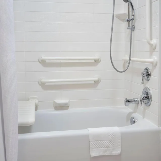 غرفة بسرير كينج بحوض استحمام لذوي الإعاقة، Fairfield Inn Suites Watertown Thousand Islands 3/5