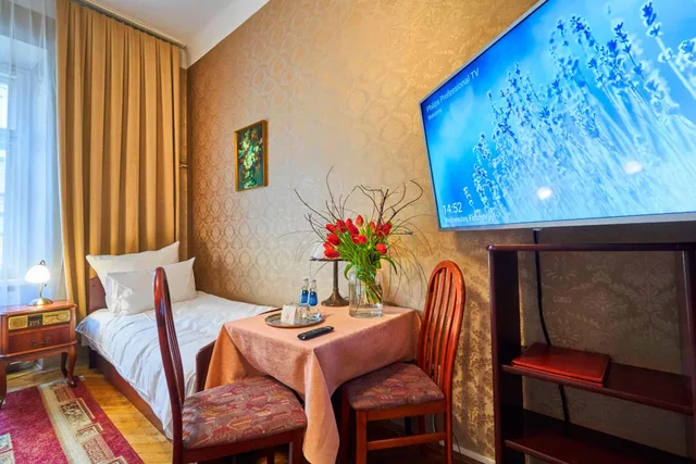 Room, Twin Beds, City View, Hotel Pollera 1/2