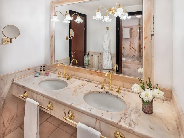 جناح بسرير كينج وسريرين منفصلين، Starhotels Du Parc 8/11