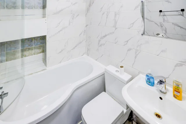 Standard Single Room - Shared, London Shelton Hotel, Finsbury Park 5/5