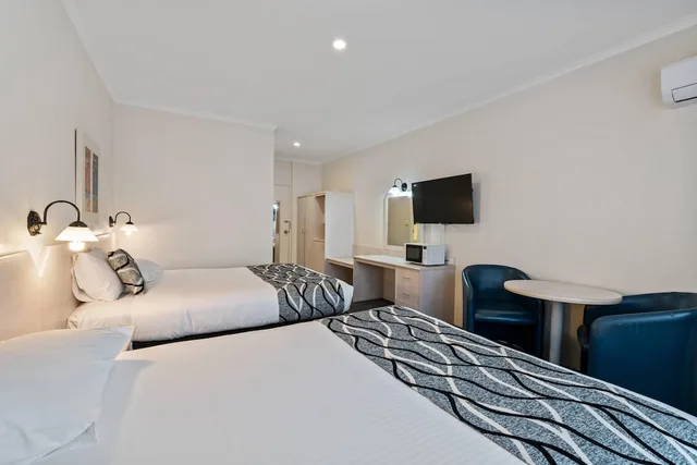 Room, 2 Queen Beds, Comfort Inn All Seasons Ballina 3/4