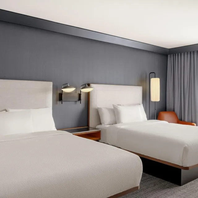 Standard, King Bed, 2 Queen Beds, Accessible, Courtyard by Marriott Milwaukee Brookfield at Poplar Creek 2/4