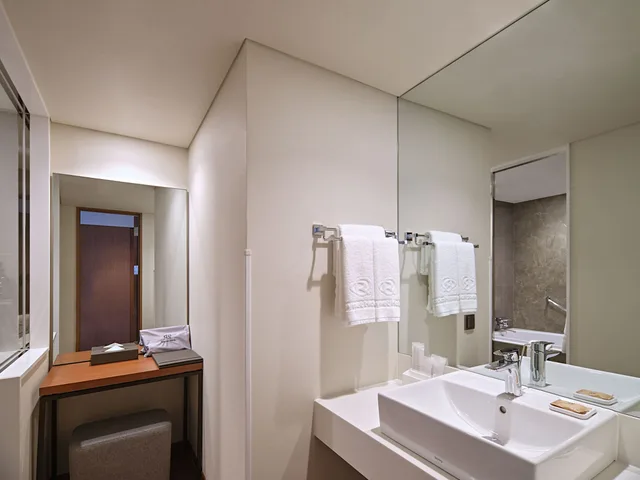 غرفة ديلوكس ثلاثية بسريرين مزدوجين مع سرير سحّاب إضافي في طابق مرتفع، Roynet Hotel Seoul Mapo 3/4