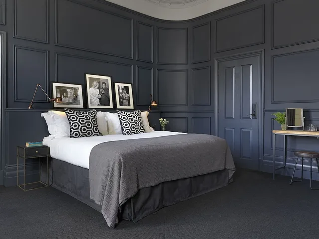 غرفة سوبيريور بسرير كينج، The George Hotel 5/7