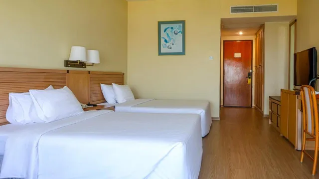 غرفة ديلوكس بسرير مزدوج أو سريرين منفصلين بإطلالة على النهر، Cambodiana Hotel 7/10