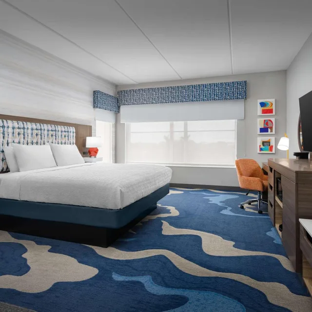 غرفة بسرير كينج بحوض استحمام لذوي الإعاقة، Hampton Inn and Suites Naples South FL 2/6