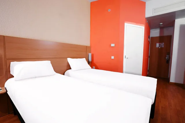 غرفة قياسية بسريرين منفصلين بإطلالة على المدينة، Ibis Astana Hotel 5/10