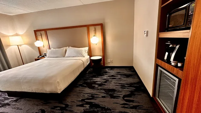 غرفة ديلوكس بسرير كينج، Newmarket Hotel And Suites 7/10