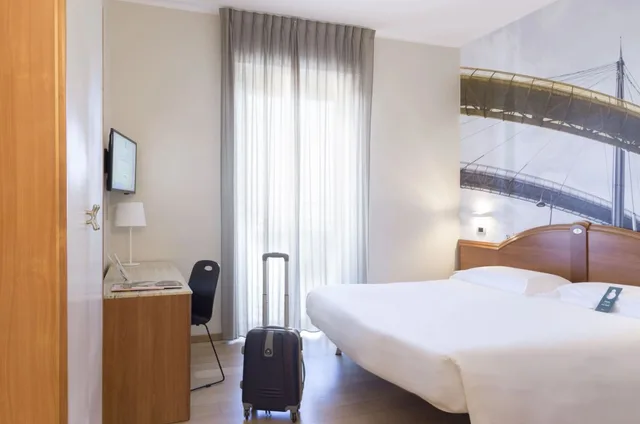 Superior, Queen Bed, B&B Hotel Pescara 1/1