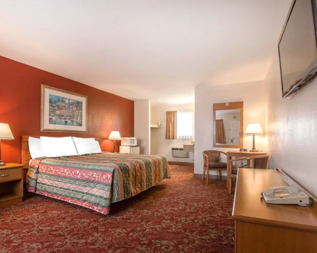 غرفة قياسية بسرير كوين، Rodeway Inn Fallbrook Downtown 1/6
