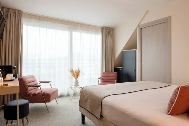 غرفة بسرير مزدوج أو سريرين منفصلين بشرفة، Hotel Helussi 3/10