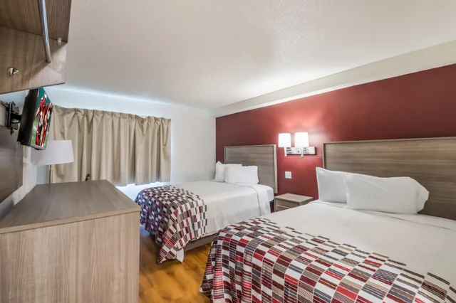 غرفة بسريرين كوين، Red Roof Inn Rochester Airport 1/6