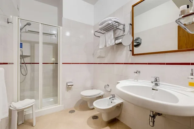 غرفة اقتصادية بسرير بطابقين وسرير كوين، Best Western Hotel La Solara 4/4