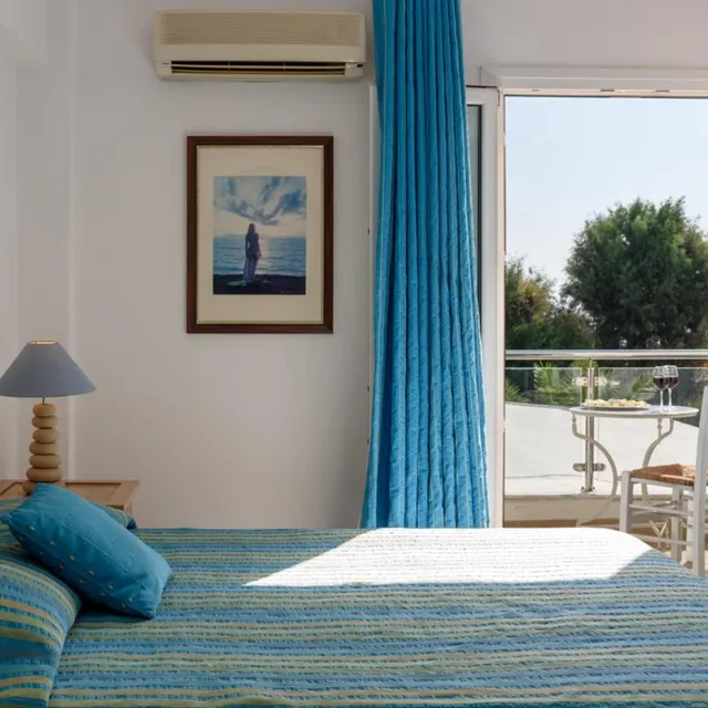غرفة بسرير مزدوج بإطلالة على البحر بشرفة، Alesahne Beach Hotel 6/10