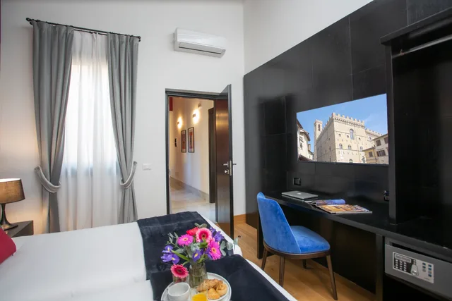 Palazzo, Suite, Terrace, Casual Rinascimento Firenze 1/2