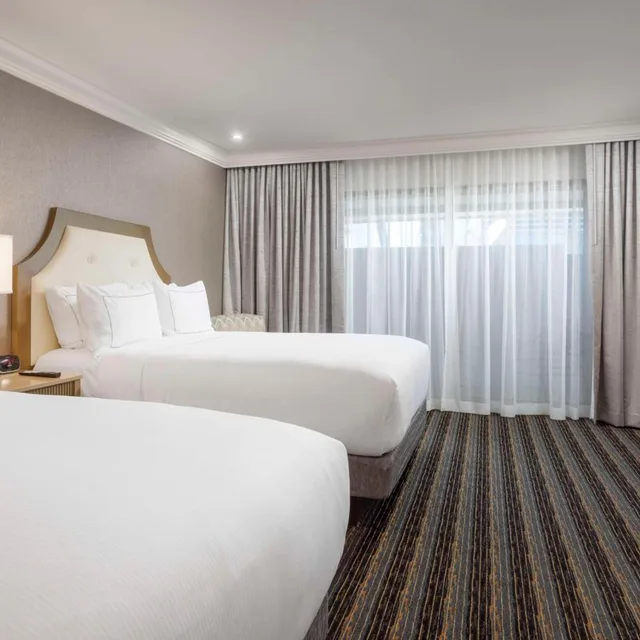 جناح جونيور بسريرين كوين مع أريكة، DoubleTree by Hilton San Diego Bayside 2/4
