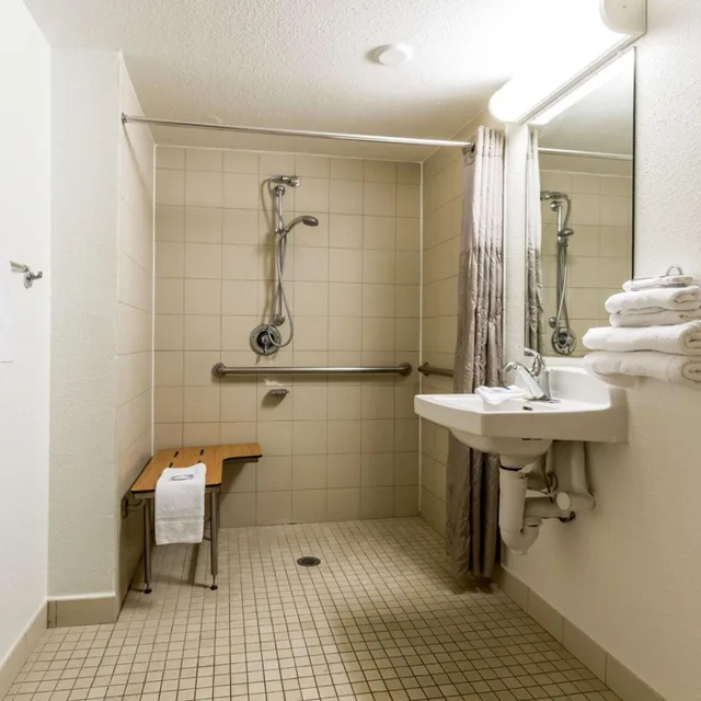 1 Full Bed ADA/Tub، Motel6 Tempe, AZ – Phoenix Airport – Priest Dr 9/9