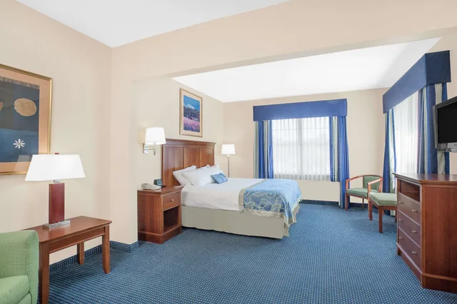 غرفة قياسية بسرير كينج، Wingate By Wyndham Ellicottville 2/4