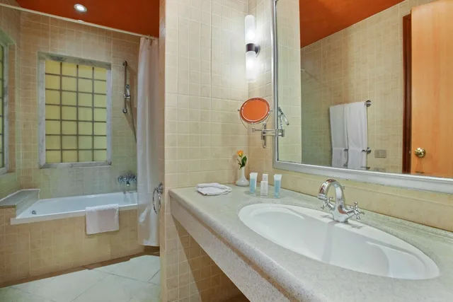 جناح ملكي بسرير كوين، Hilton Alexandria Green Plaza 7/7