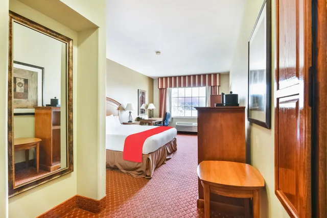 غرفة بسرير كينج لذوي الإعاقة، Oyo Townhouse Oklahoma City Airport 5/10